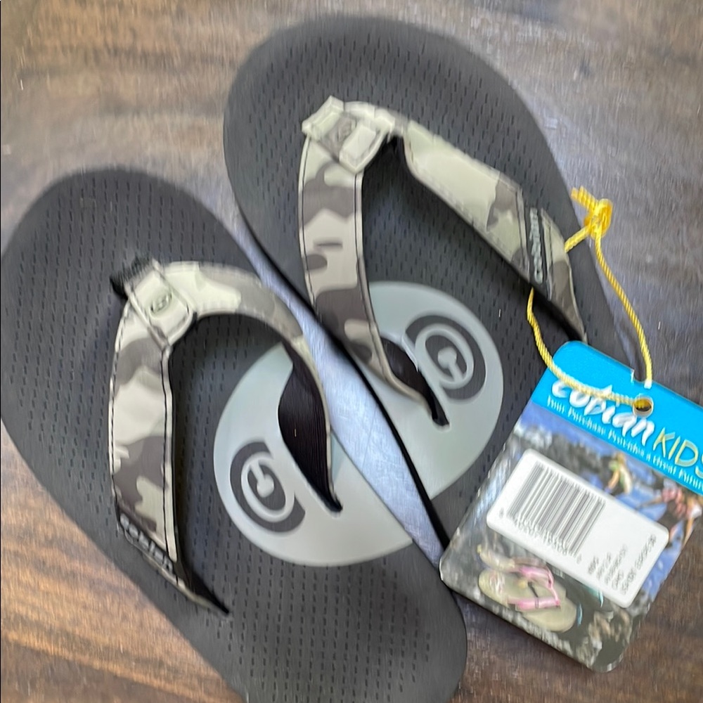 Cobian Kids Camouflage Flip Flops